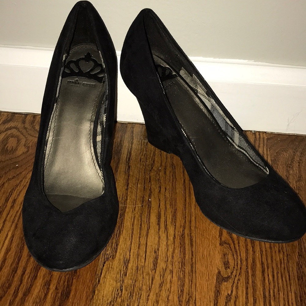 Black Pumps
